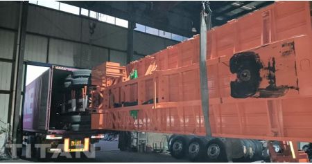 Tri Axle Flat Deck Trailer will be sent to Jamaica by Container