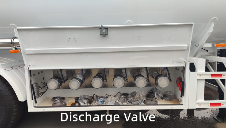 4 Axle Fuel Tanker Trailer for Sale in Saudi Arabia